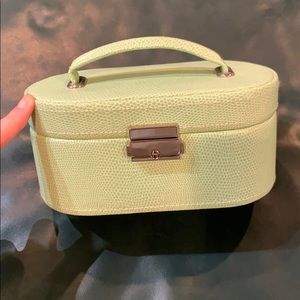 Travel jewelry case